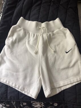 Nike unisex White Athletic Drawstring Shorts with Black Swoosh pockets size S